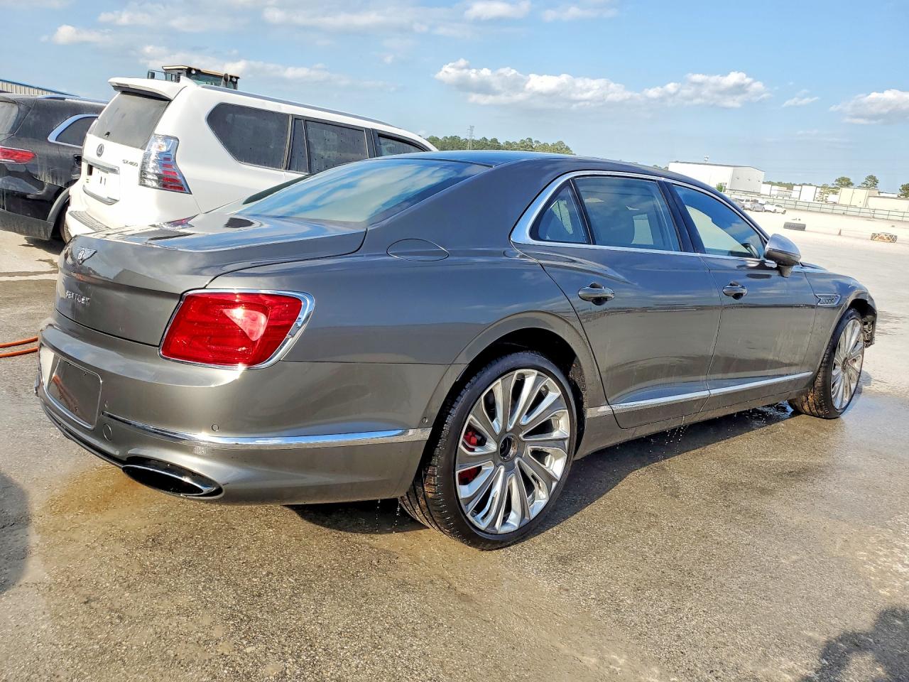 2023 BENTLEY All models VIN SCBBB6ZG7PC007285 photo 3