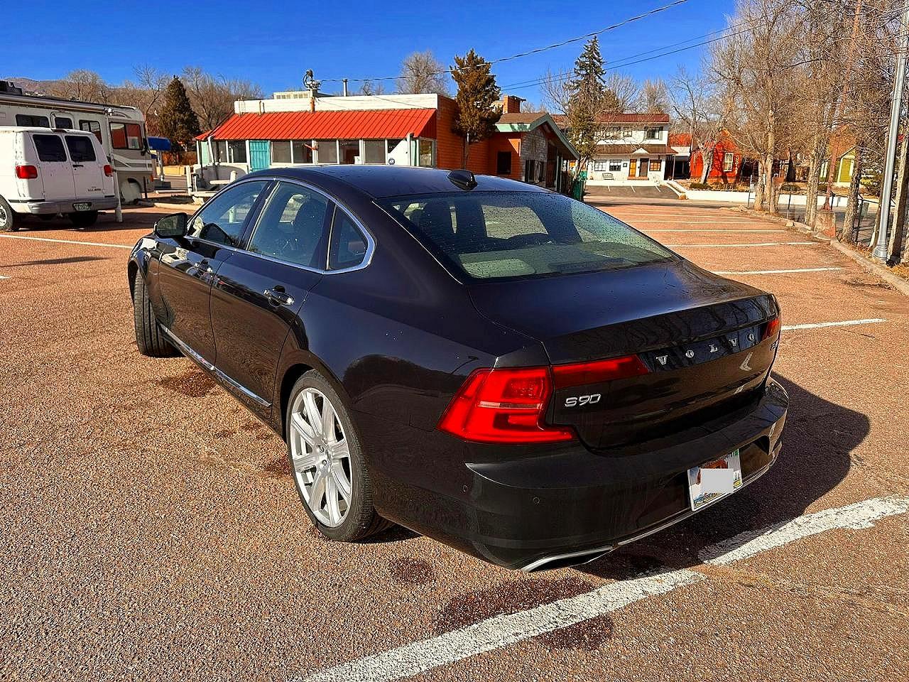 2017 Volvo S90 VIN YV1A22ML4H1007385 photo 3