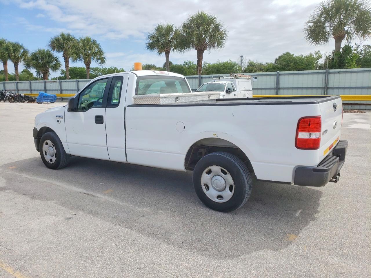 2008 Ford F150 VIN 1FTRF12258KC88043 photo 2