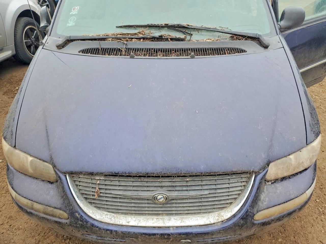 1998 Chrysler Minivan VIN 1C4GP64L4WB510270 photo 11