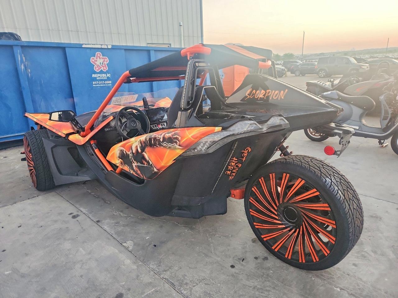 2017 Polaris Slingshot VIN 57XAARFA2H8121235 photo 3