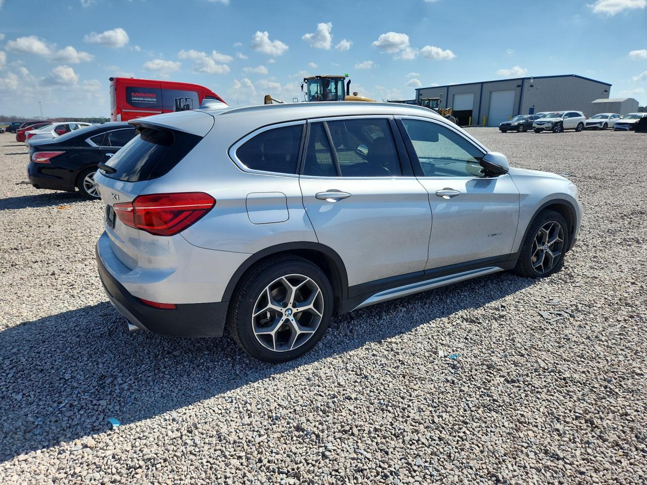 2018 BMW X1 VIN WBXHT3C39J5F91084 photo 3