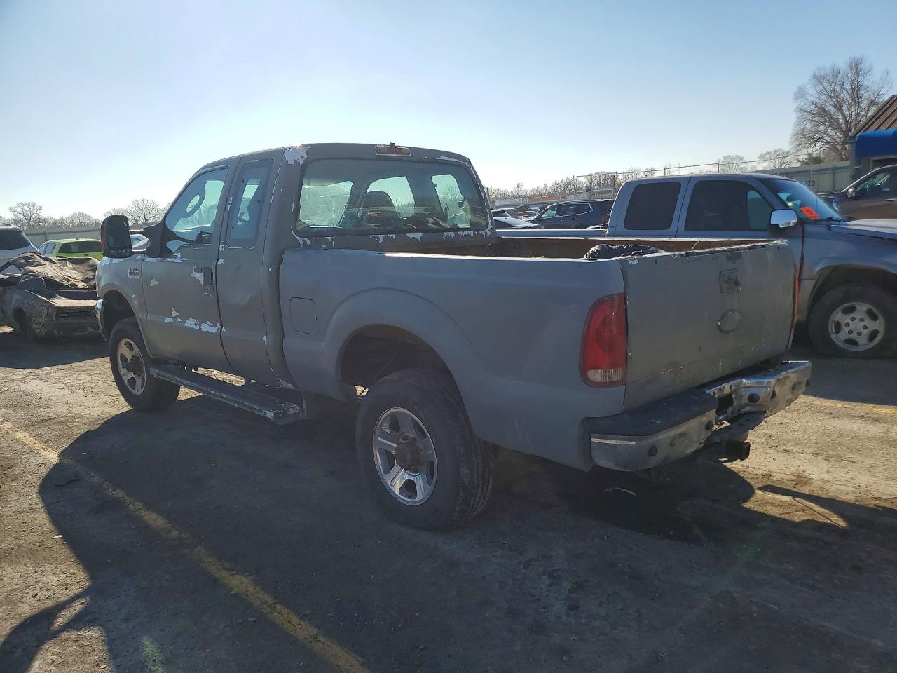 2003 Ford F350 VIN 3FTSX31L03MB47015 photo 2