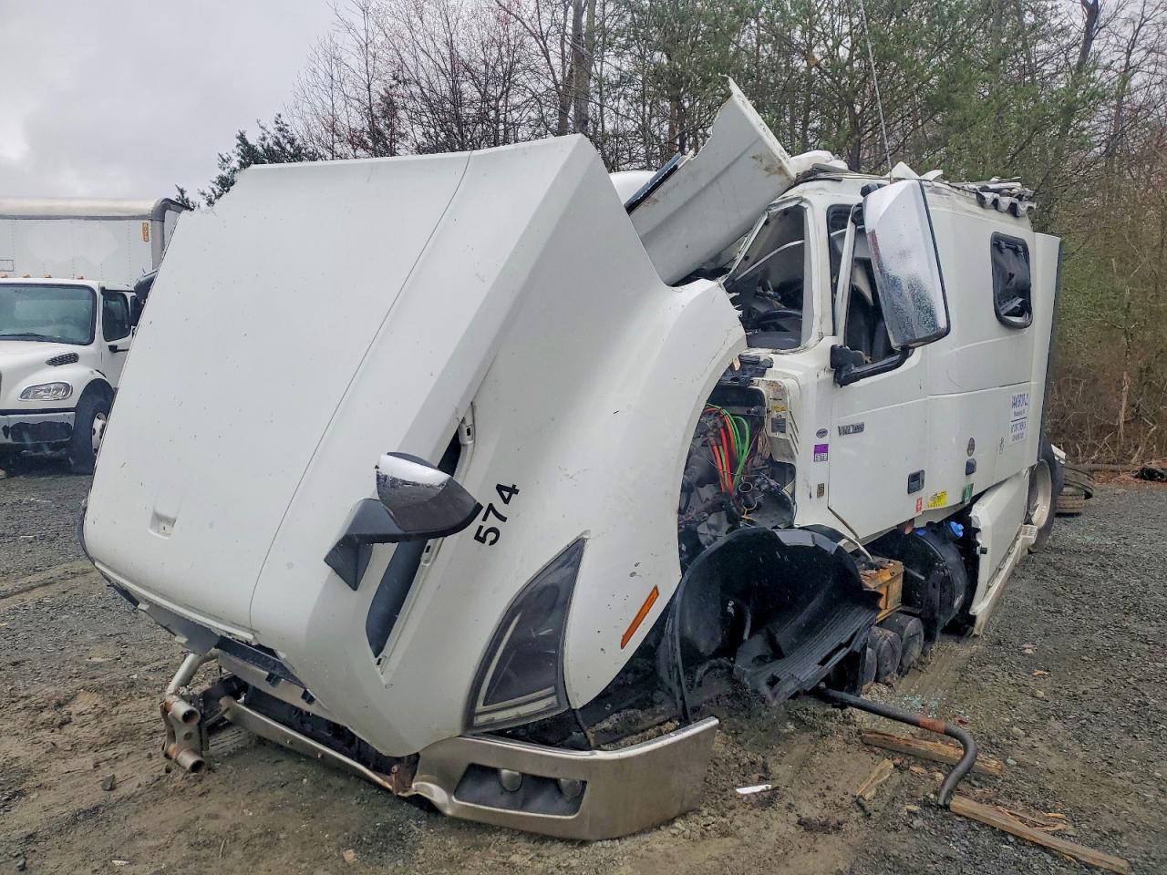 2022 Volvo Vn VIN 4V4NC9EH0NN295101 photo 2