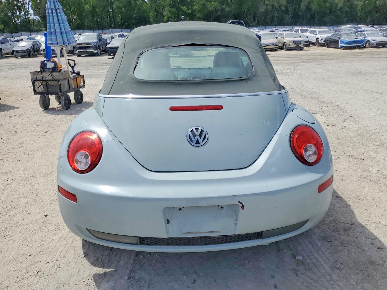 2010 Volkswagen Beetle VIN 3VWRW3AL0AM011110 photo 6