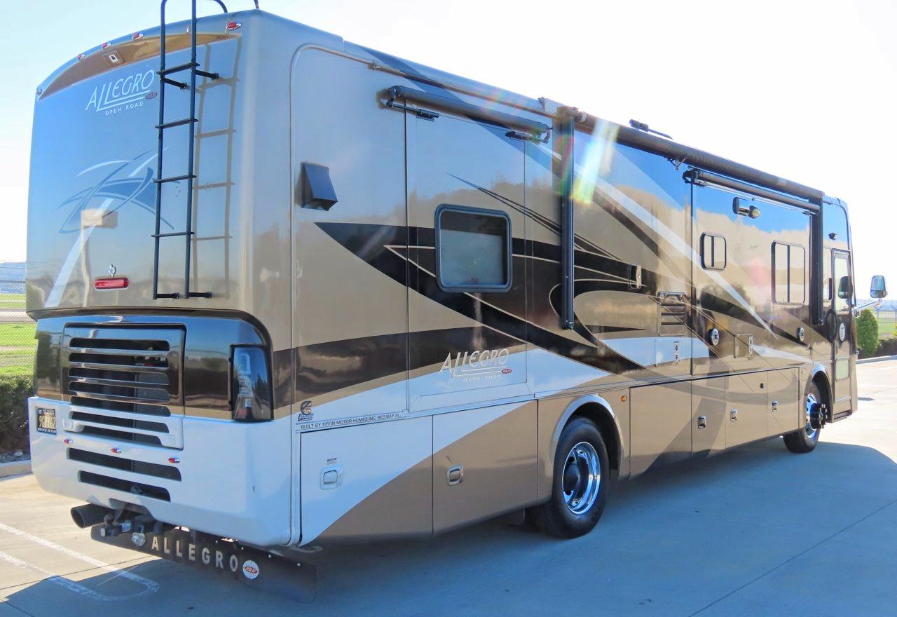 2010 FREIGHTLINER All other VIN 4UZAB2DTXACAS7588 photo 3