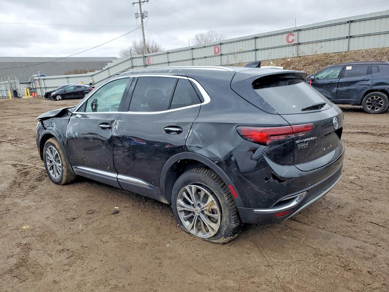 2022 Envision VIN LRBFZNR4XND129039 photo 2