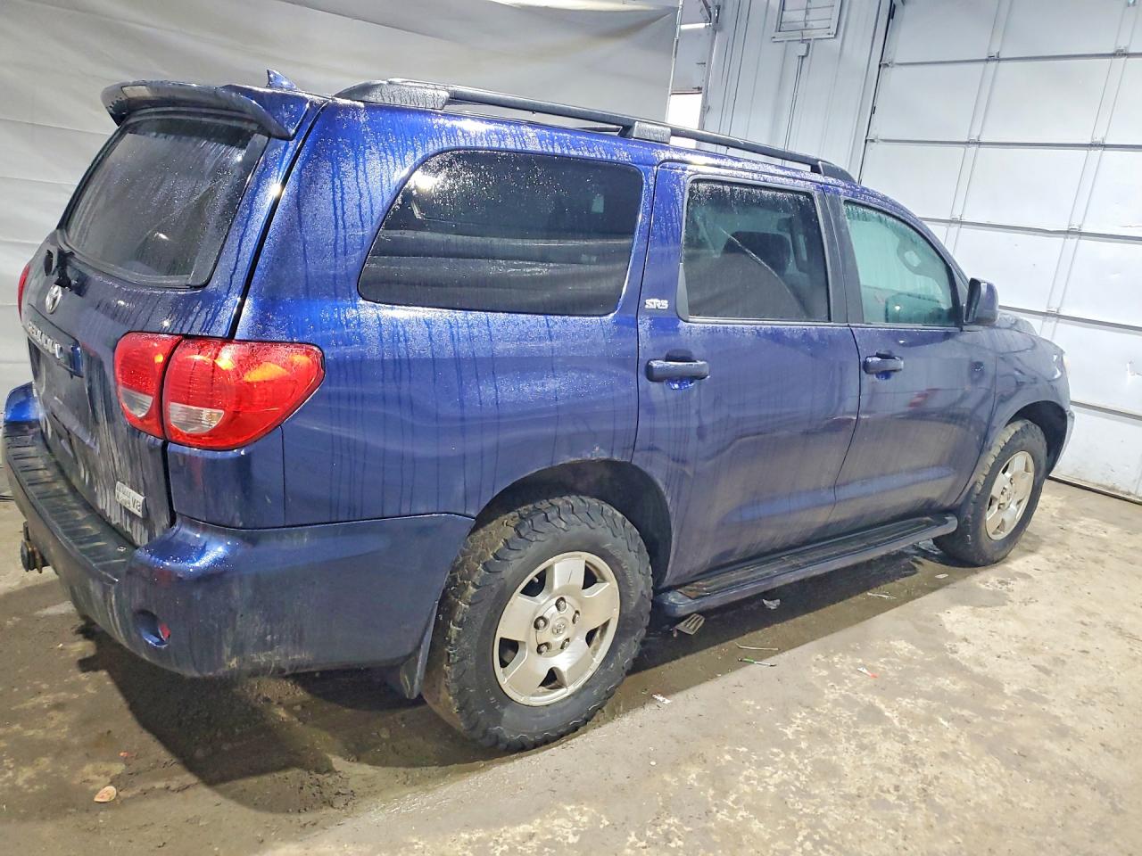 2010 Toyota Sequoia VIN 5TDBY5G17AS026980 photo 3