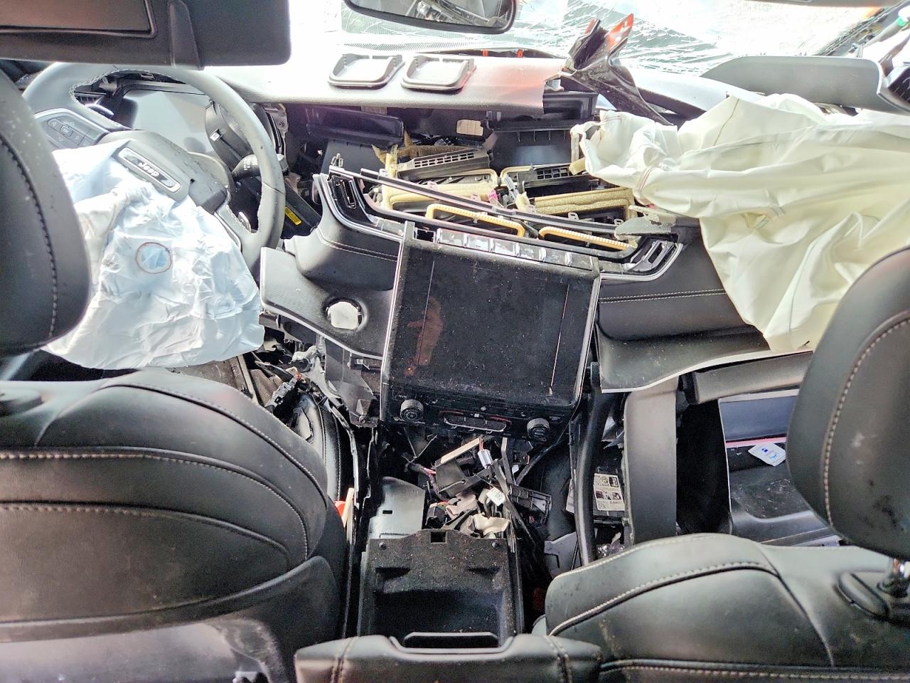 2024 Jeep Cherokee VIN 1C4RJKAG6R8556565 photo 8