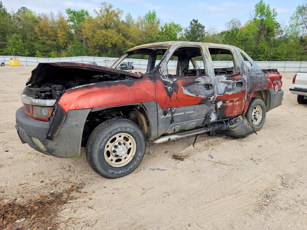 2003 Chevrolet Avalanche VIN 3GNGK23GX3G302061 photo 1
