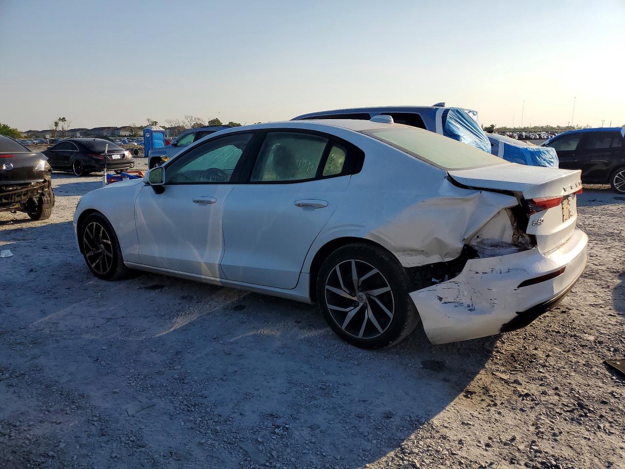 2020 Volvo S60 VIN 7JR102FKXLG047736 photo 2