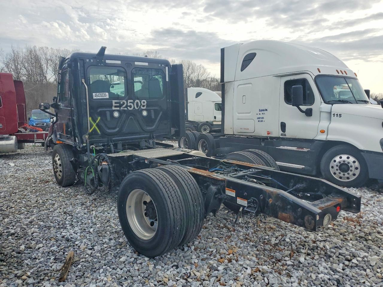 2023 FREIGHTLINER All other VIN 3AKJHTDV2PSNK5894 photo 3