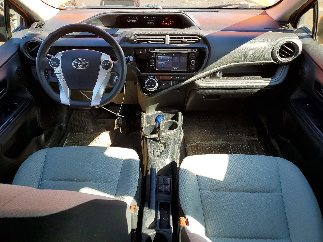 2017 Toyota Prius c on VIN JTDKDTB33H1592358 photo 8