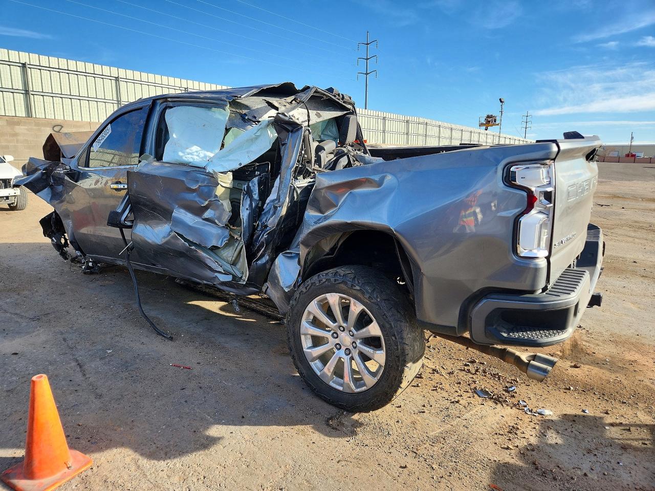 2020 Chev Silverado VIN 3GCUYHEL7LG169198 photo 2