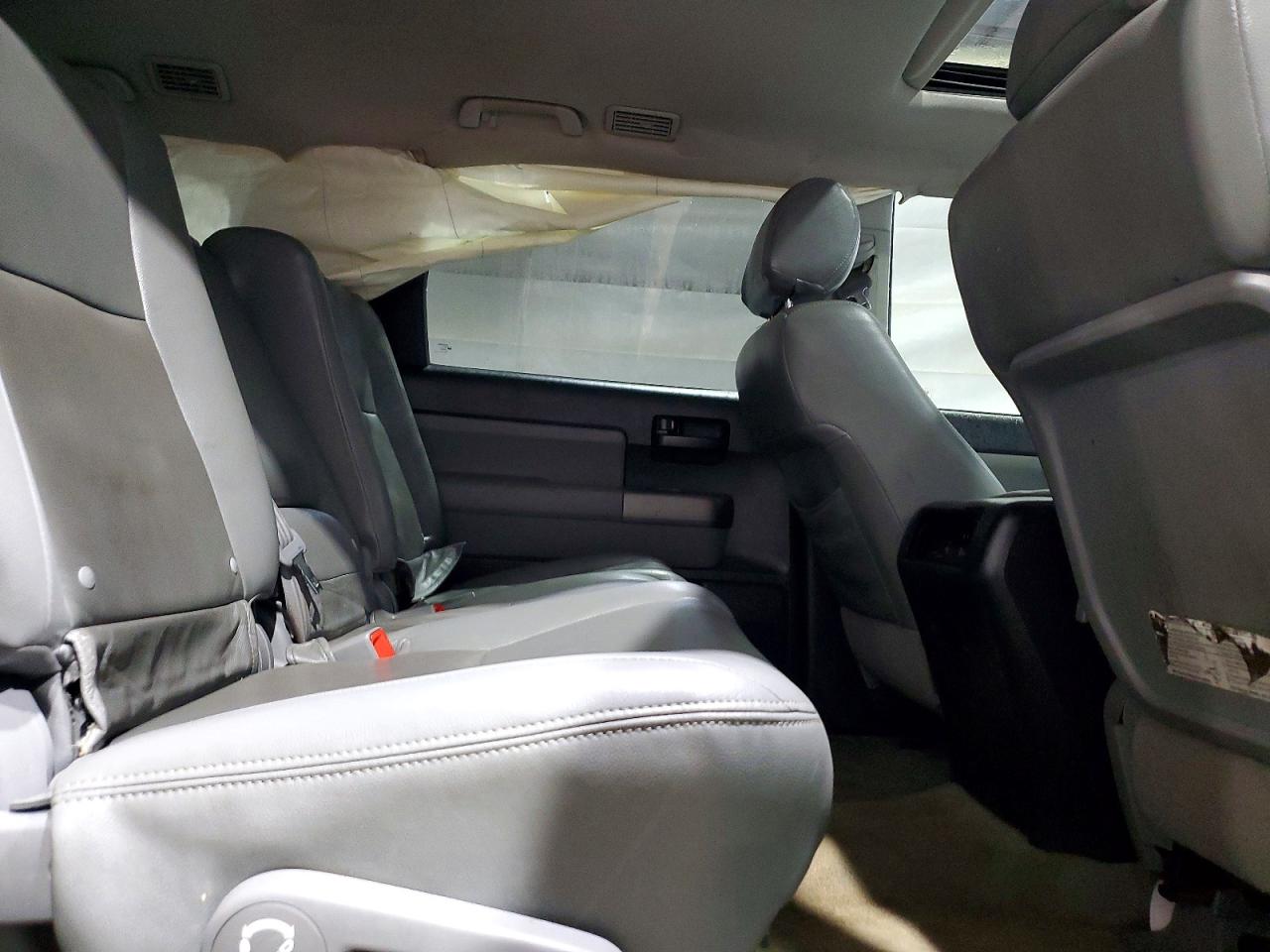 2010 Toyota Sequoia VIN 5TDBY5G17AS026980 photo 11