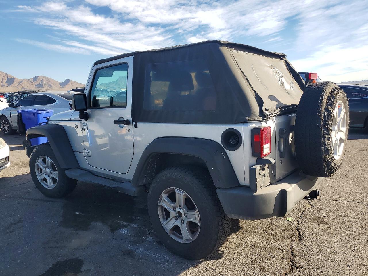 2007 Jeep Wrangler / VIN 1J4FA54137L159766 photo 2
