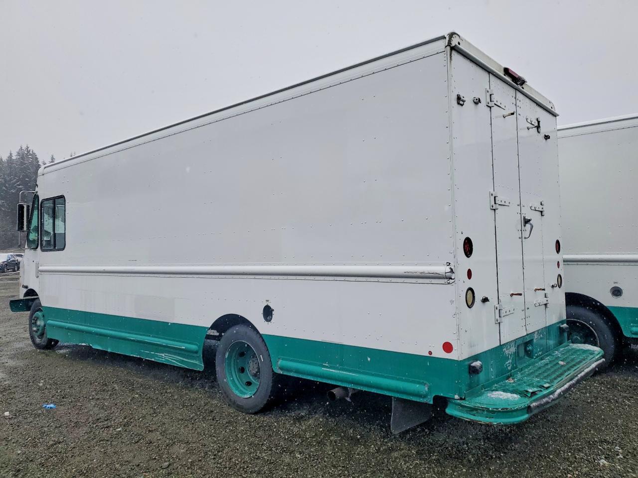 2009 WRKH Delivery t VIN 5B4KPD27293436730 photo 2