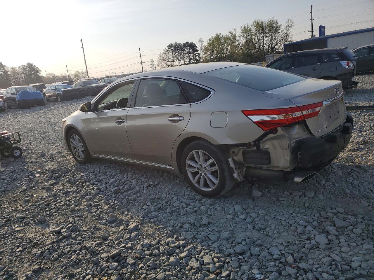 2013 Toyota Avalon VIN 4T1BK1EB2DU040660 photo 2