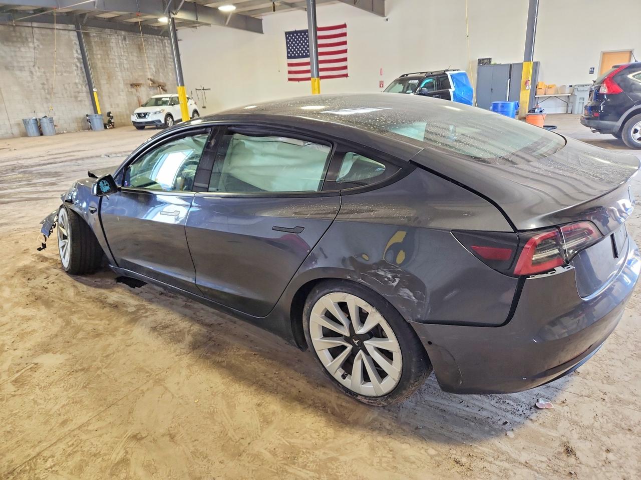 2022 Tesla Model 3 VIN 5YJ3E1EA7NF372465 photo 2