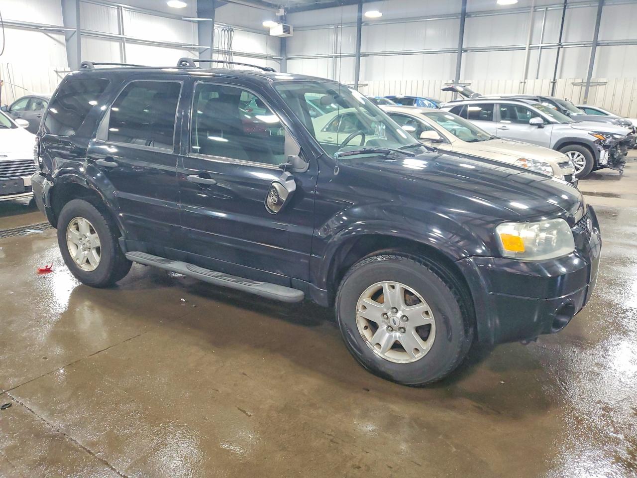 2007 Ford Escape VIN 1FMYU93157KA14986 photo 4