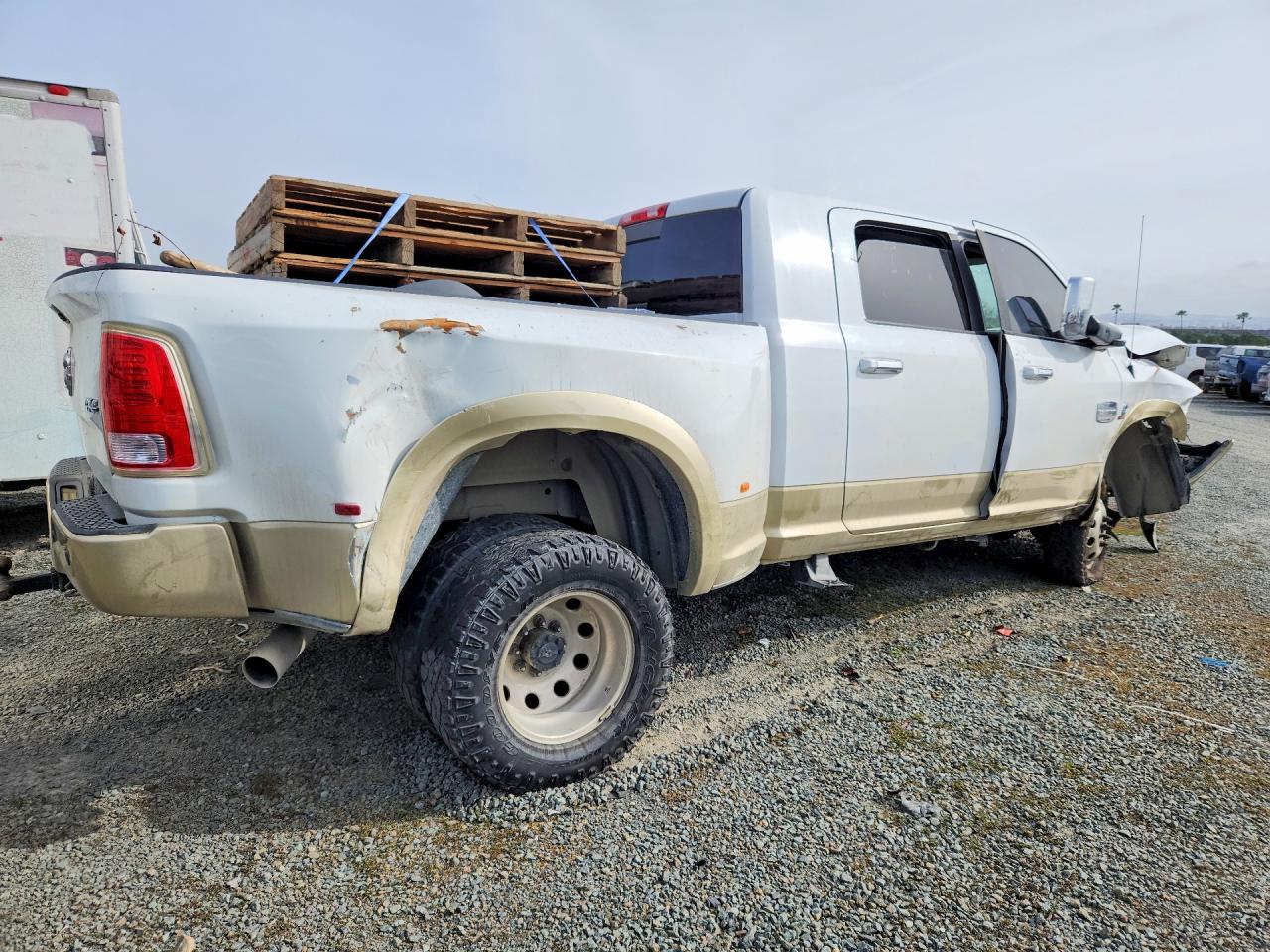 2015 Ram 3500 VIN 3C63RRNL8FG688187 photo 3