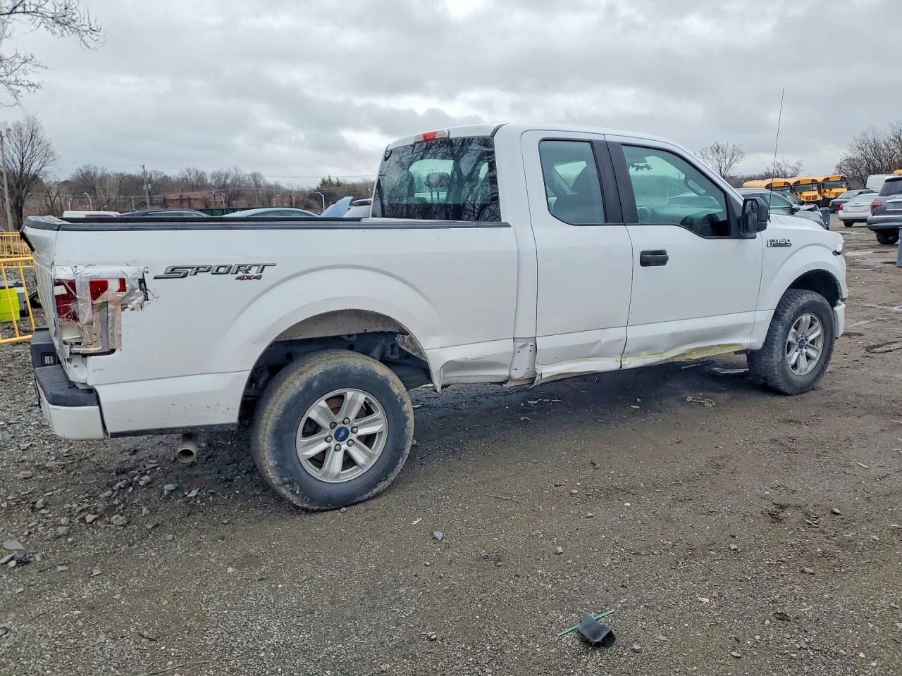 2017 Ford F150 VIN 1FTEX1E83HKD27532 photo 3