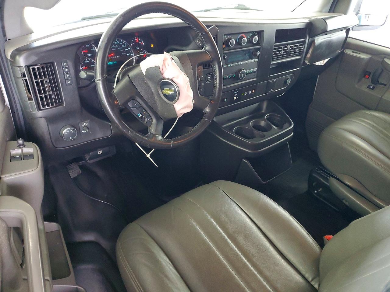 2023 Chev Express VIN 1GCWGAFP8P1104482 photo 8