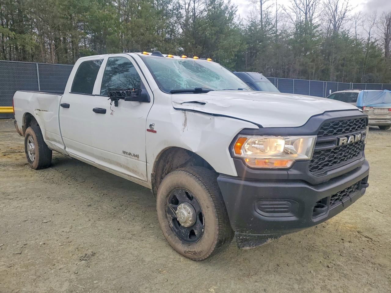 2022 Ram 3500 VIN 3C63R3GL0NG338304 photo 4