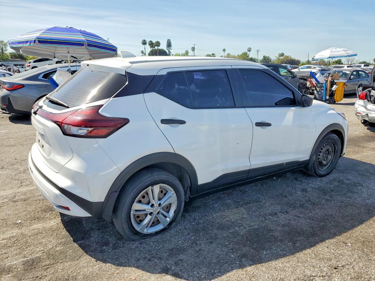 2022 Nissan Kicks VIN 3N1CP5BV0NL486000 photo 3