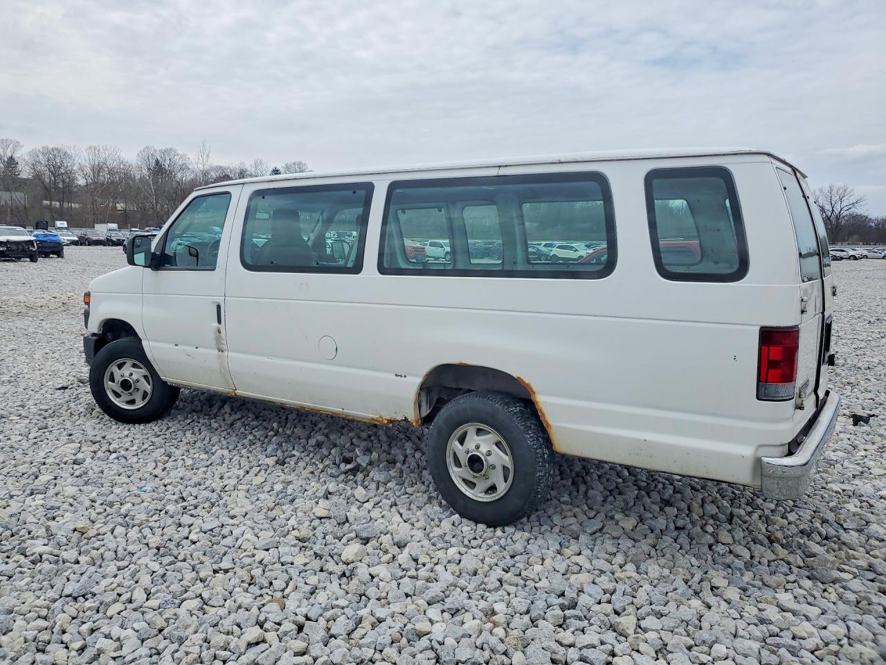 2010 Ford Econoline VIN 1FBSS3BL5ADA70118 photo 2
