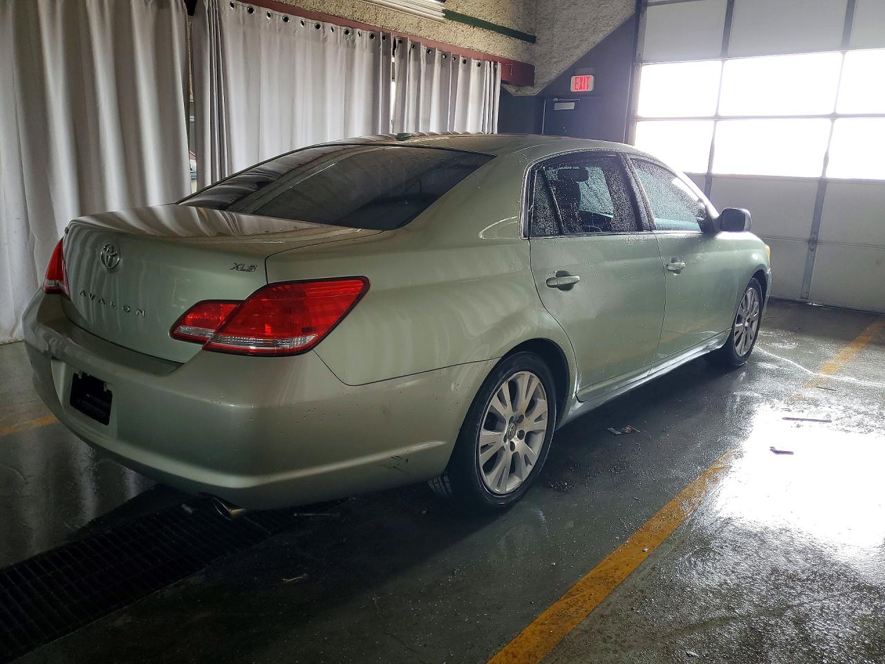 2010 Toyota Avalon VIN 4T1BK3DB8AU370246 photo 3