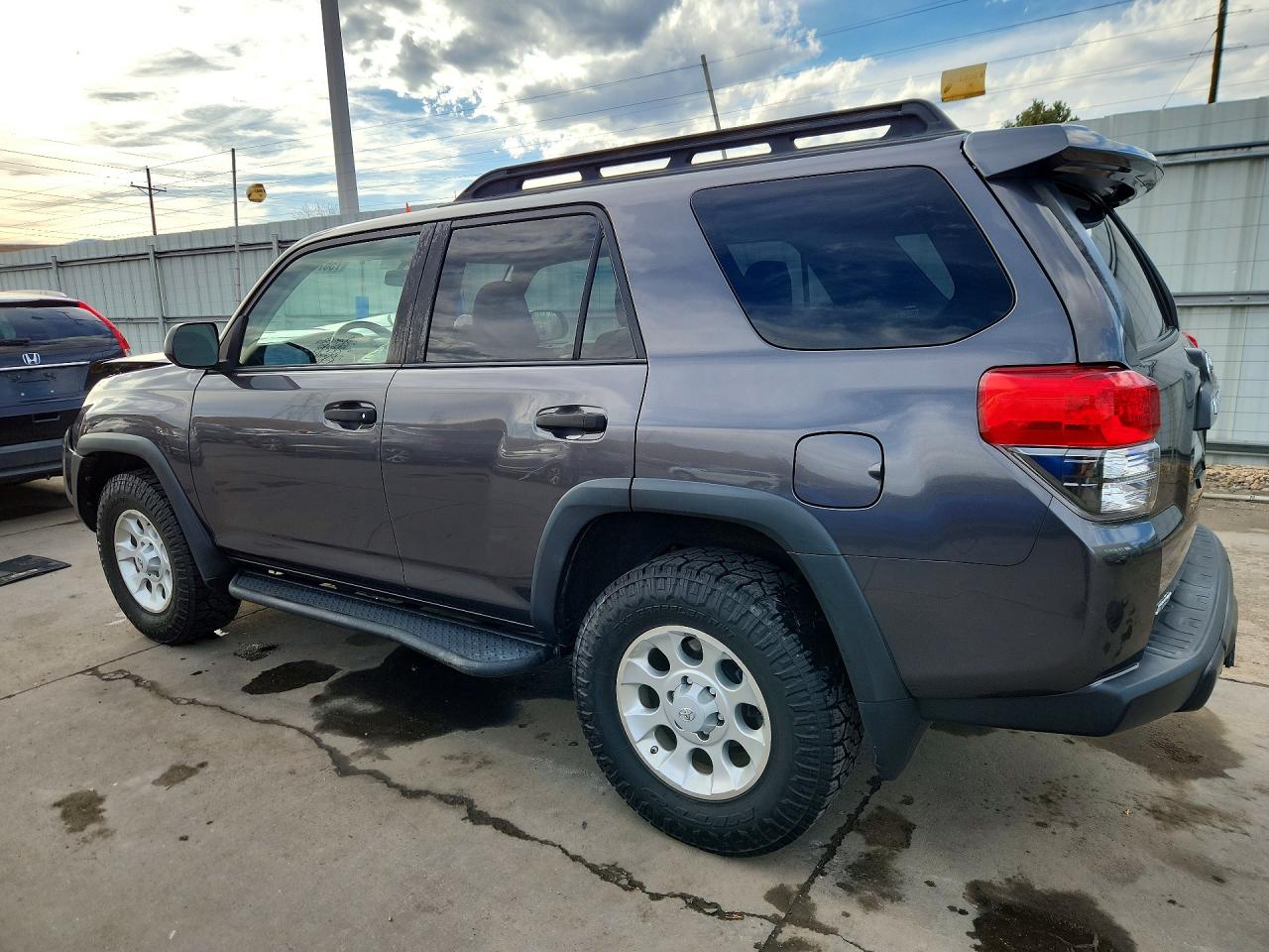 2011 Toyota 4runner VIN JTEBU5JRXB5052082 photo 2