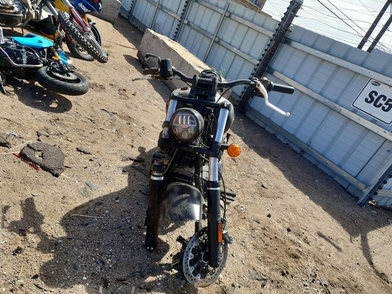 2024 Indian Motorcycle VIN 56KDMDBH5R3015101 photo 2