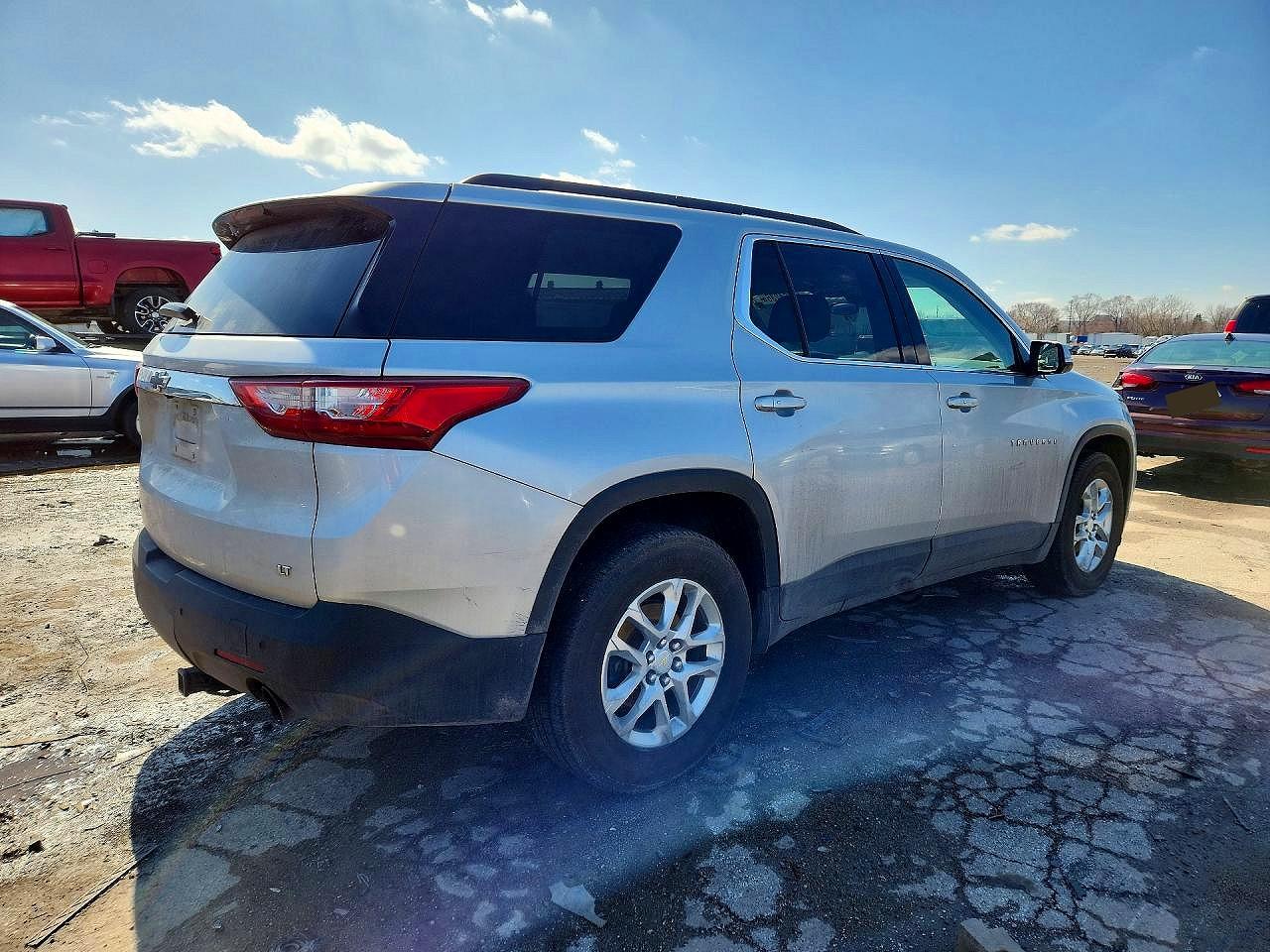 2019 Chev Traverse VIN 1GNEVGKW7KJ264144 photo 3
