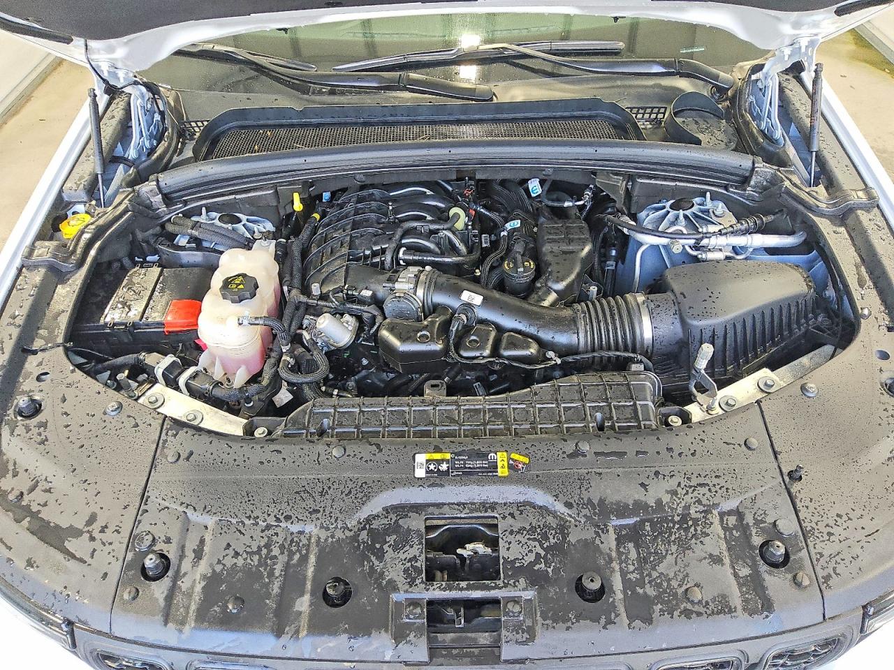 2025 Jeep Grand cher VIN 1C4RJJAGXS8643000 photo 12