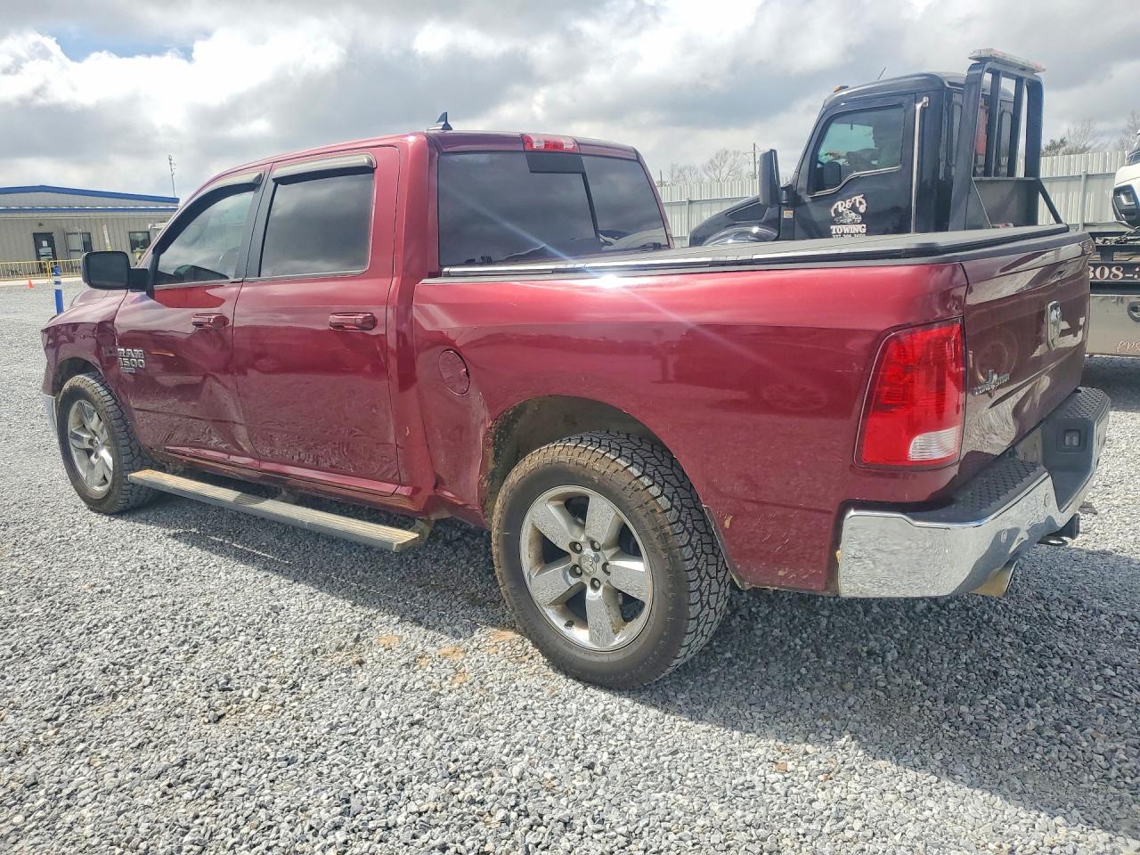2019 Ram 1500 classic VIN 1C6RR6LT3KS529186 photo 2