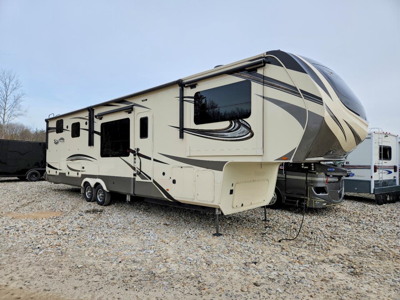 2021 GRAND Solitude VIN 573FS4322MAA01123 photo 1