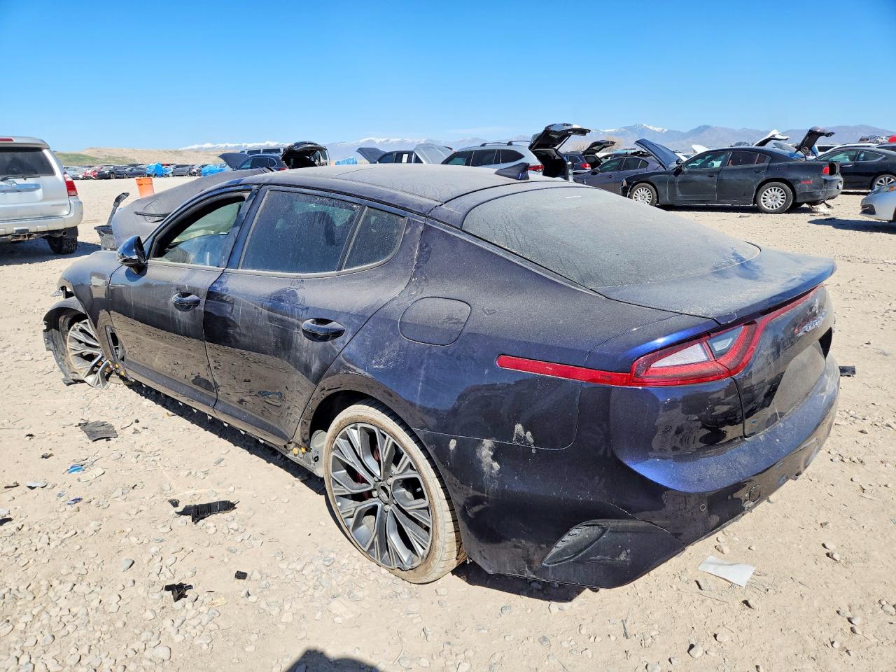 2020 Kia Stinger VIN KNAE35LC1L6085090 photo 2