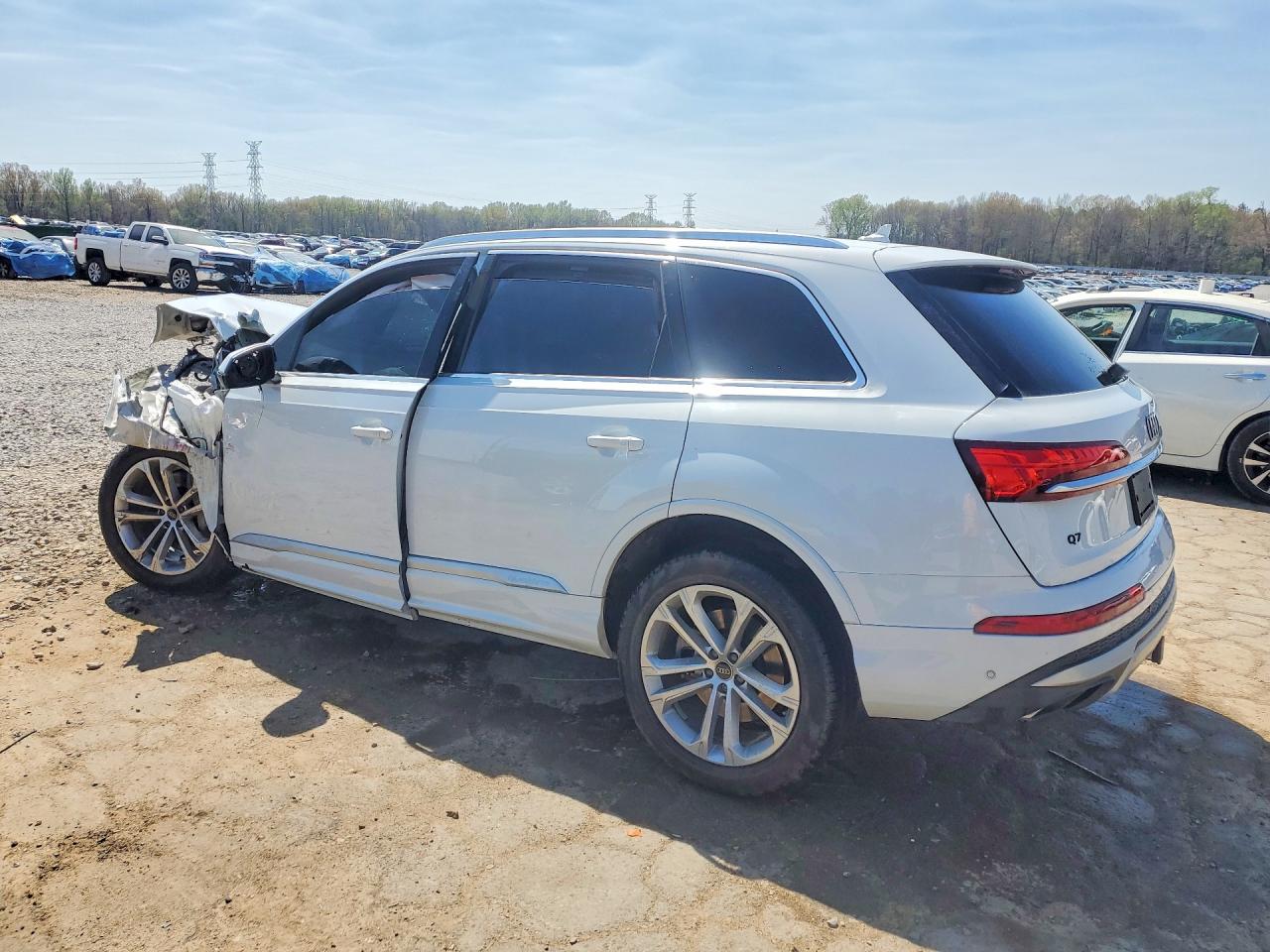 2025 Audi Q7 VIN WA1LVBF71SD013862 photo 2