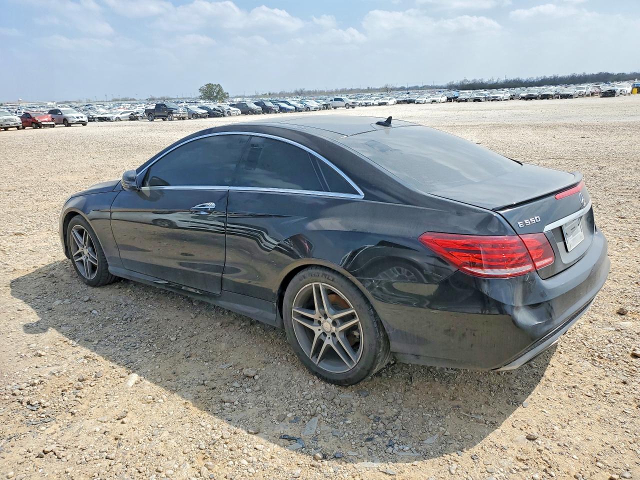 2015 Mercedes-Benz E-class VIN WDDKJ7DB6FF301121 photo 2