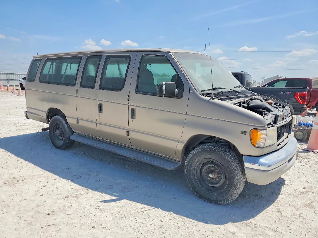 2001 Ford Econoline VIN 1FBSS31S61HA19390 photo 4