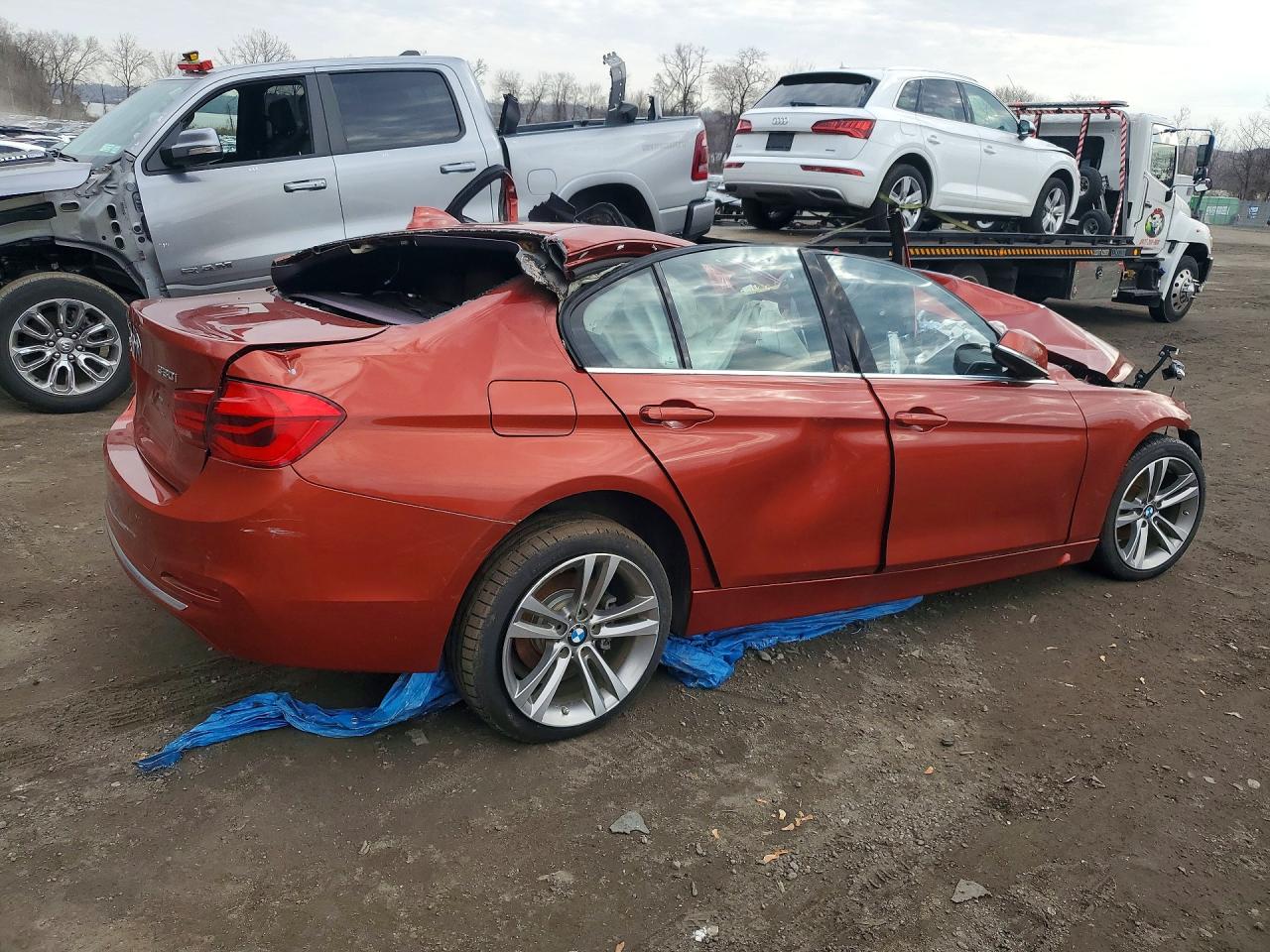 2018 BMW 3 series VIN WBA8D9C52JA615077 photo 3