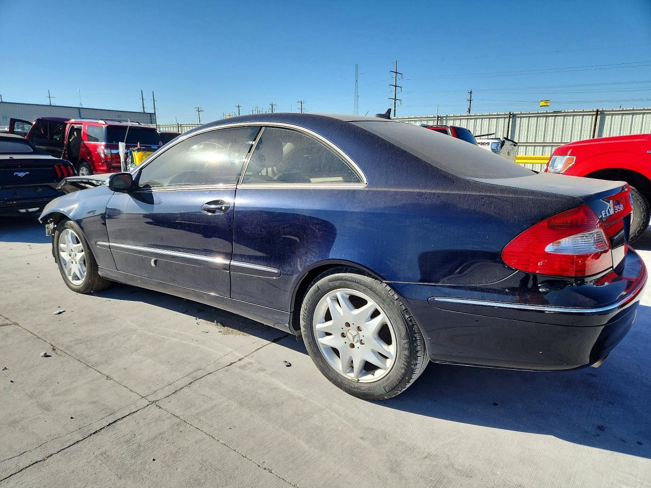 2008 MERCEDES-BENZ Clk-class VIN WDBTJ56H28F247418 photo 2