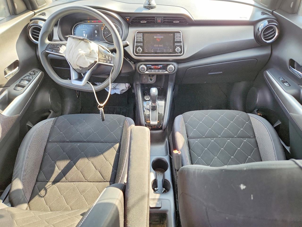 2019 Niss Kicks VIN 3N1CP5CU3KL544909 photo 8