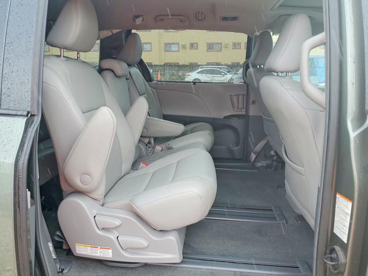 2018 Toyota Sienna VIN 5TDYZ3DC0JS942398 photo 11