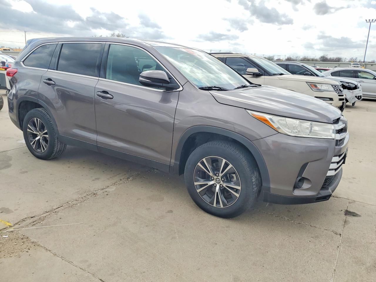 2019 Toyota Highlander VIN 5TDZZRFH2KS298517 photo 4