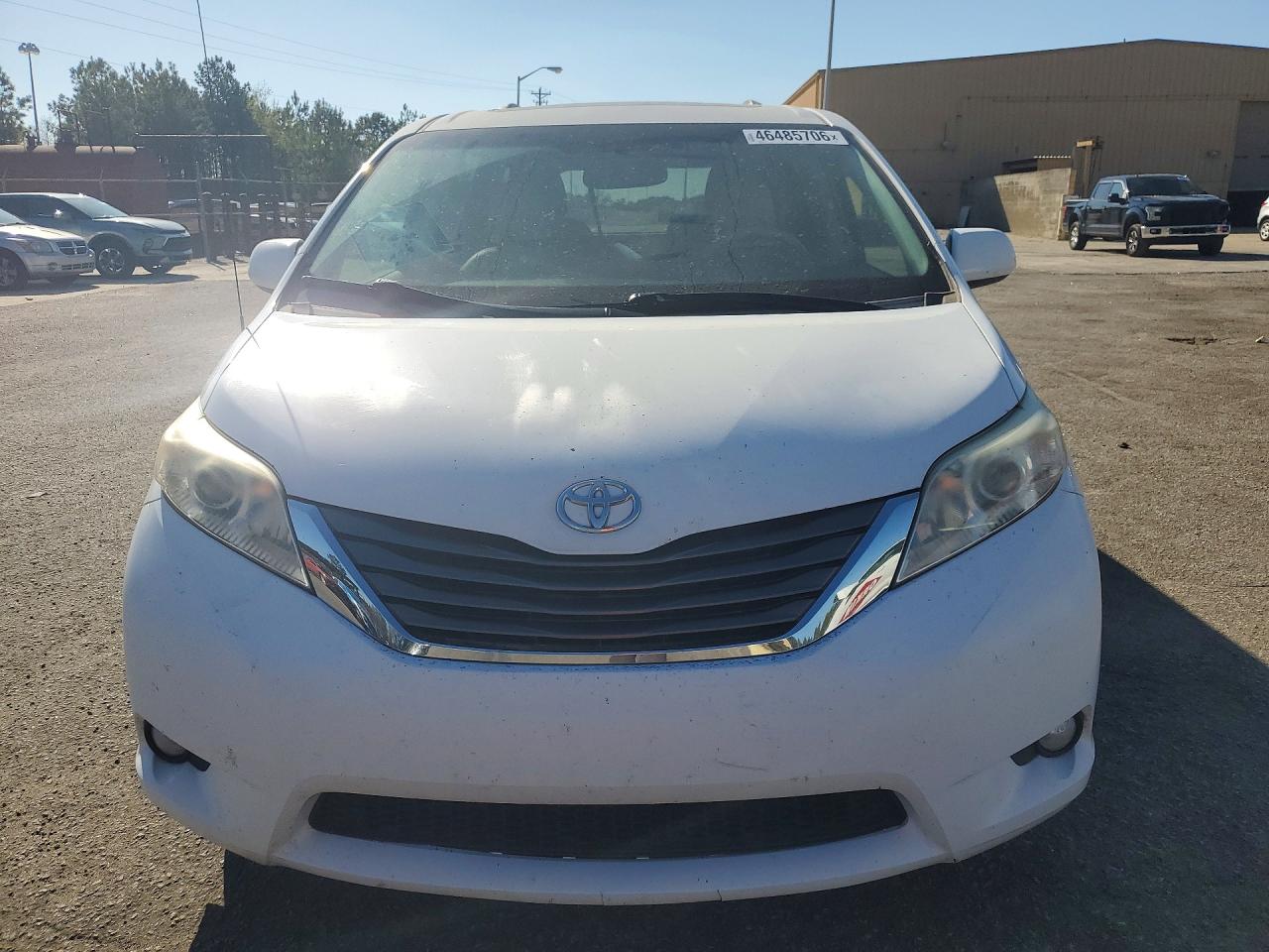 2014 Toyota Sienna VIN 5TDYK3DC4ES450354 photo 5