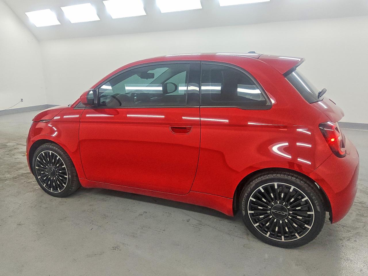 2024 Fiat 500 VIN ZFAFFAA48RX214326 photo 2