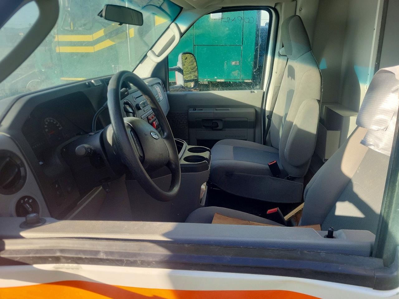 2016 Ford Econoline VIN 1FDWE3FS8GDC17705 photo 7