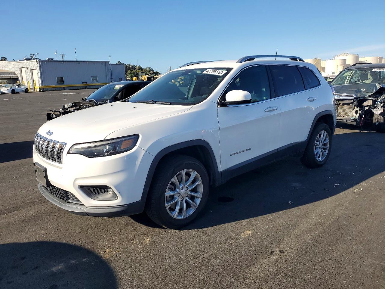 2019 Jeep Cherokee l VIN 1C4PJLCB6KD215405 photo 1